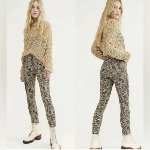 NEW We the Free Raw Hem Snakeskin Print Jeggings Size 25 Skinny Jeans - Picture 3 of 16